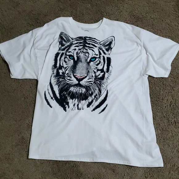 Other - Tiger Graphic t shirt
